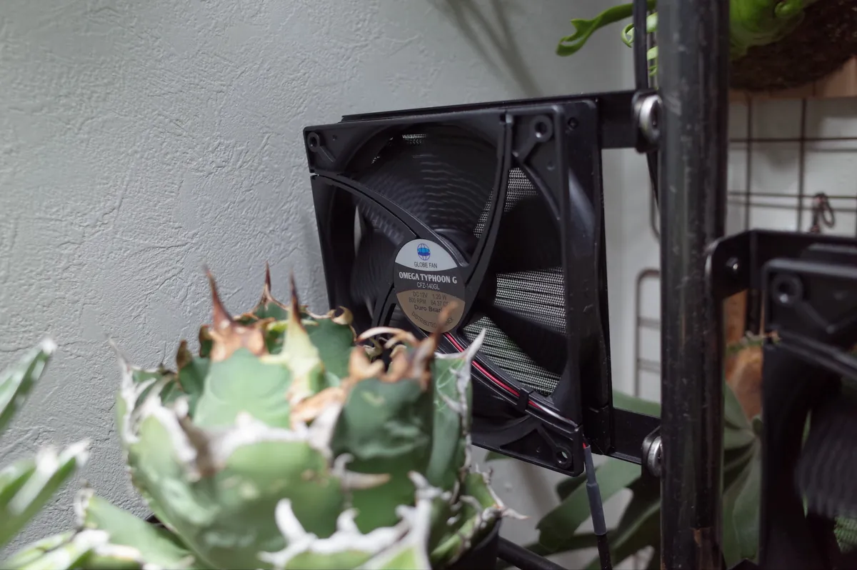 PCファンを植物棚用のファンにするの記事画像